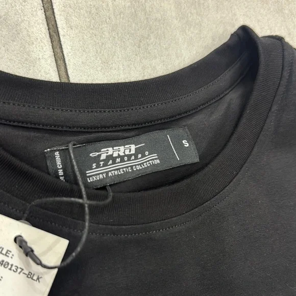 Pro standard Chenielle Patch Raiders Black T-Shirt - Picture 6 of 6